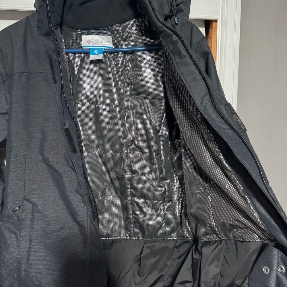 Columbia Woman’s Parka - Picture 5 of 8
